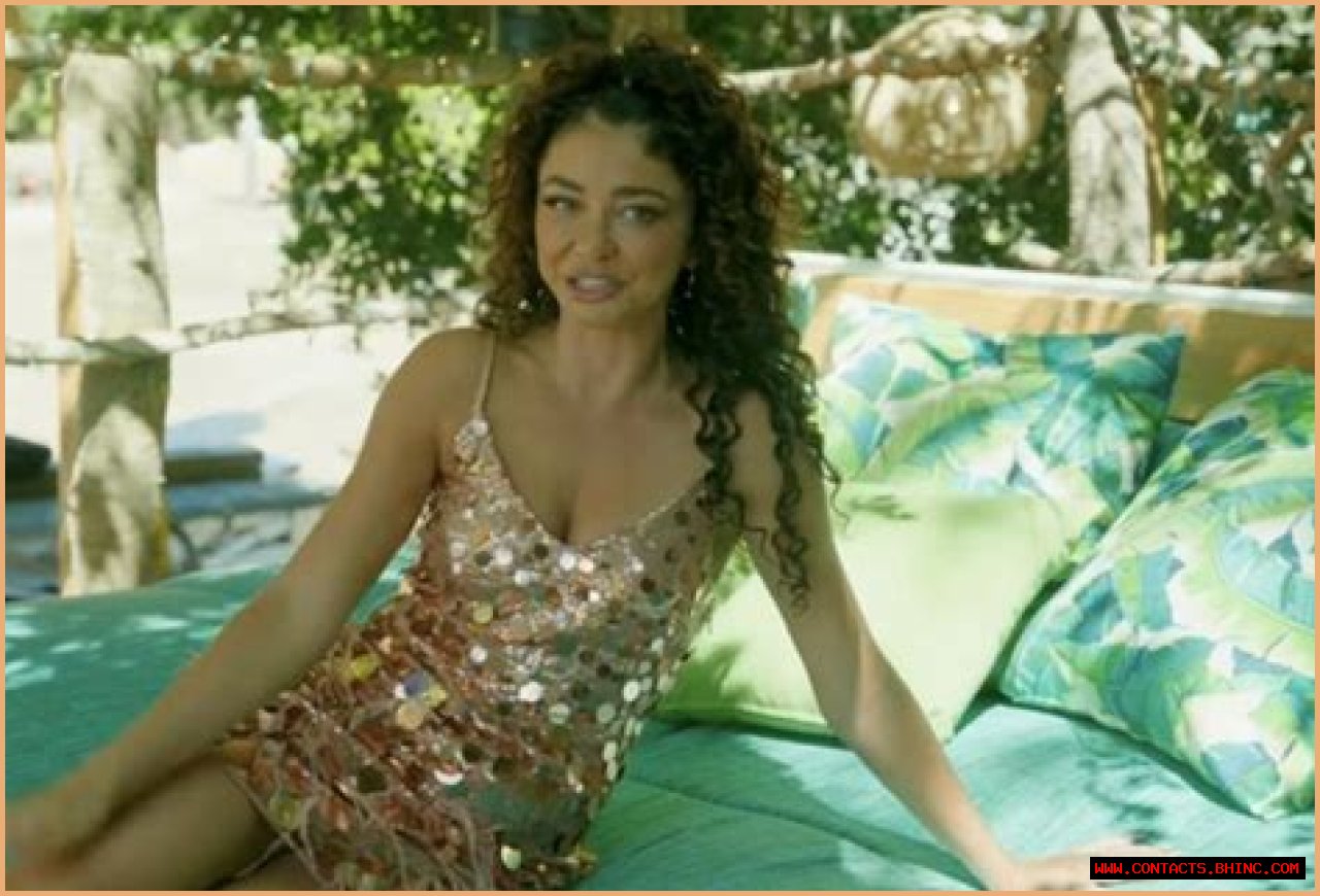   Modern Family’s Sarah Hyland hosting Love Island USA is exactly our type on paper    Wed 20 July 2022 17:10    Ashley Bautista    